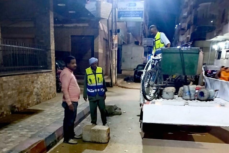 إزالة حواجز خرسانية ومطبات عشو...
