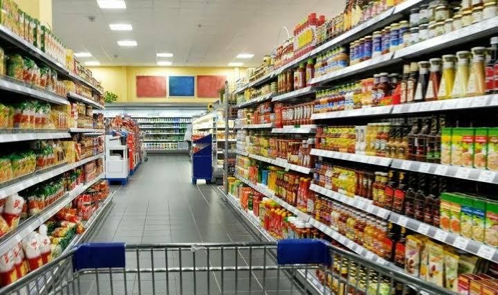 حماية المستهلك في مواجهة الغلاء.. هل تنهي كتابة الأسعار على السلع فوضى الأسواق؟