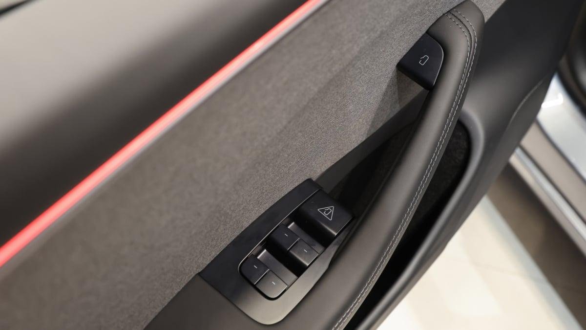 Tesla recalls 3 million cars i...