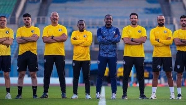 إياد العسقلاني يشيد بـ موكوينا : يحسن معاملة اللاعبين ويهتم بالتفاصيل