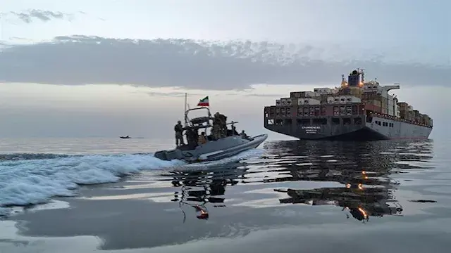 إصابة 12 شخصًا في هجوم على سفينة بمضيق هرمز.. الخارجية الهندية تكشف التفاصيل