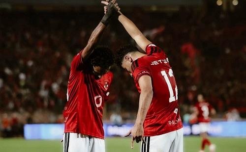 الأهلي يحتفل بهداف الجيل الحالي في أفريقيا حسين الشحات