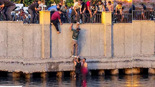 سقوط فتاة في بحر مويس بالزقازيق.. وشباب ينقذونها من الغرق