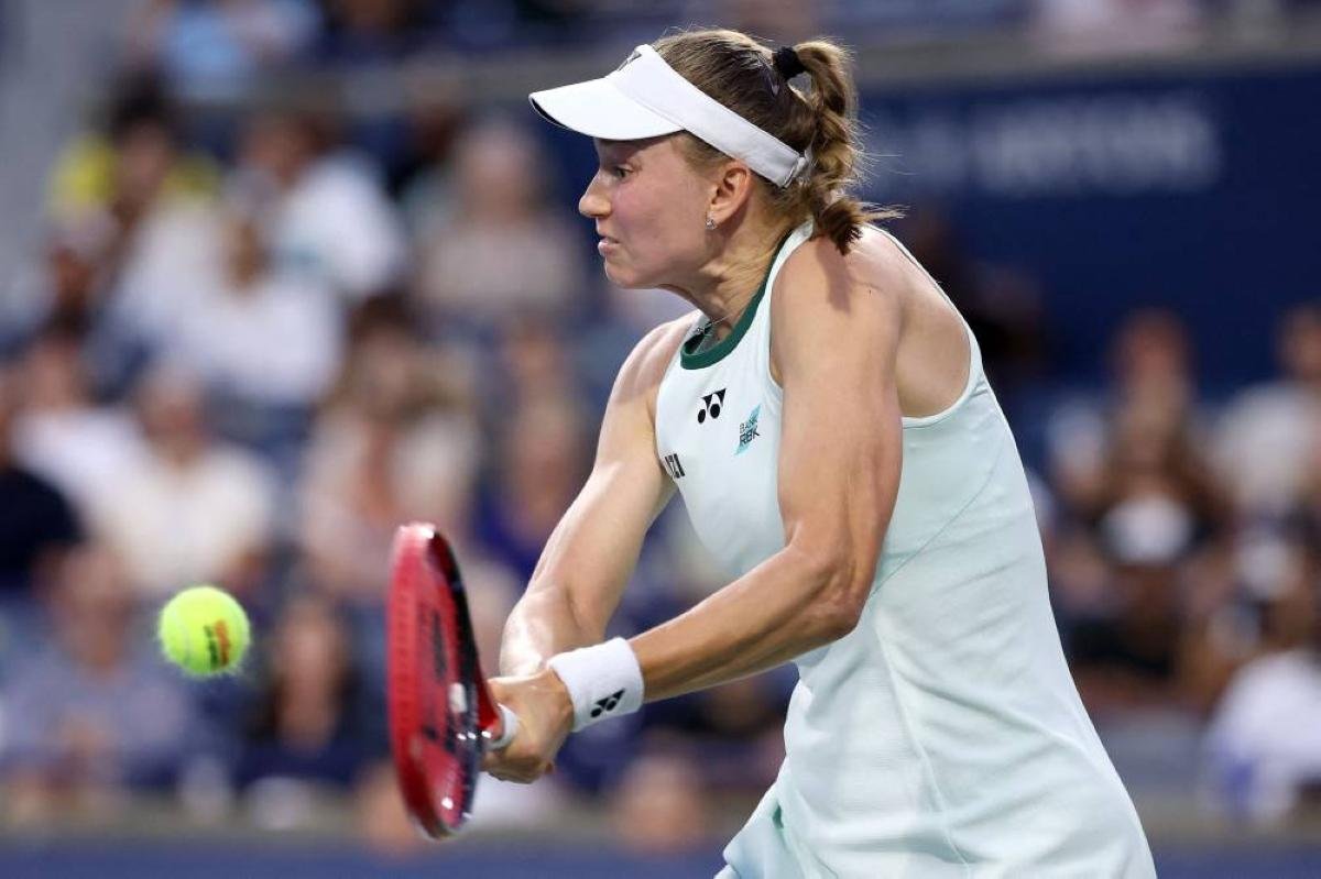 Rybakina ousts Osaka to book T...