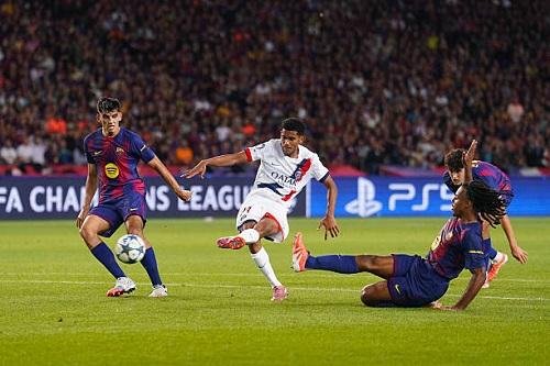 الزمالك وبيراميدز وقمة باريس وبرشلونة.. أبرز مباريات اليوم والقنوات الناقلة