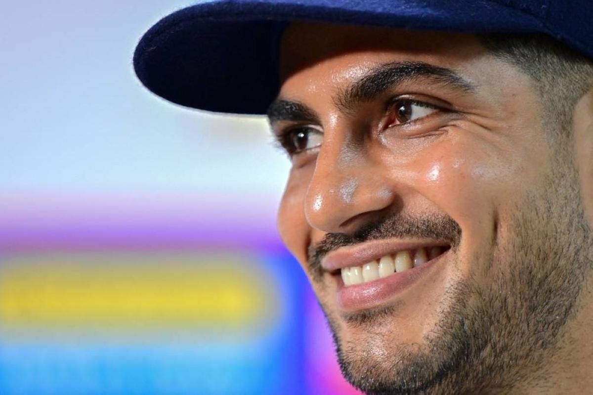Gill says 'huge honour' to lea...