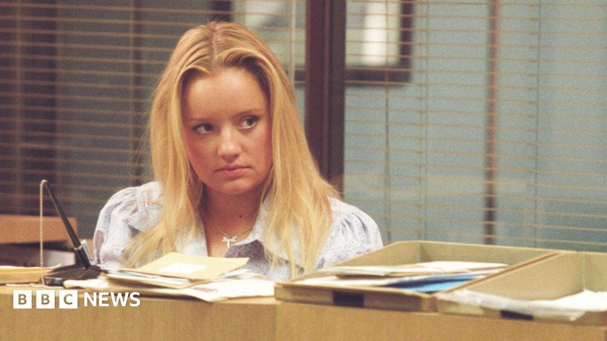Lucy Davis urges women to chec...