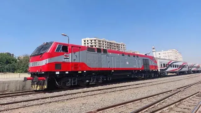 بدء تشغيل عربات إسباني مطور بقطاري القاهرة - دمياط اليوم