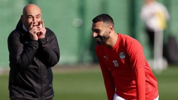 عاوز تقول حاجة؟.. كواليس أزمة محمد صلاح وحسام حسن في المنتخب