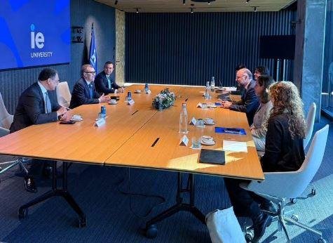 وزير التخطيط يلتقي رئيس جامعة IE الإسبانية لاستعراض جهود تنمية بيئة الابتكار والشركات الناشئة في مصر