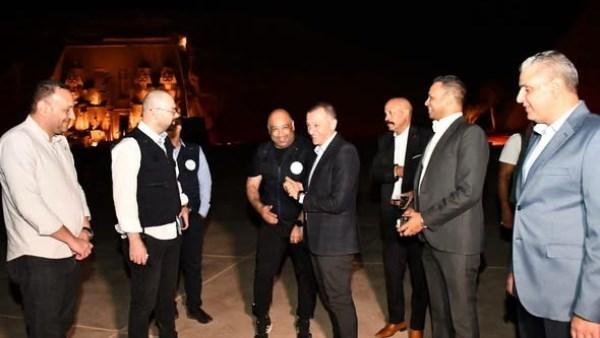 محافظ أسوان يشهد عرض الصوت والضوء بمعبد أبو سمبل وسط مشاركة كبيرة من الأفواج السياحية
