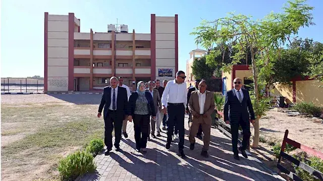 محافظ جنوب سيناء يتفقد مدرسة الشهيد عمرو شكري لمتابعة انتظام الدراسة