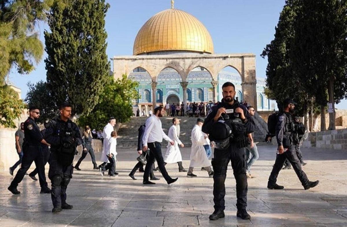 Colonists storm Al-Aqsa Mosque