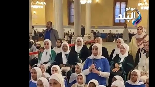طالبات صغيرات حافظات لاسم النب...