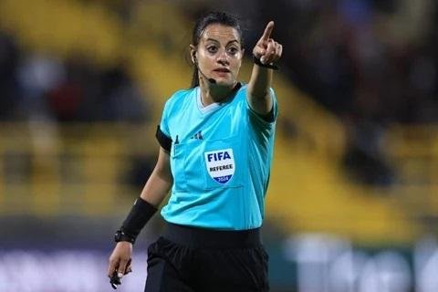 شاهندا المغربي تدير نهائي كأس...