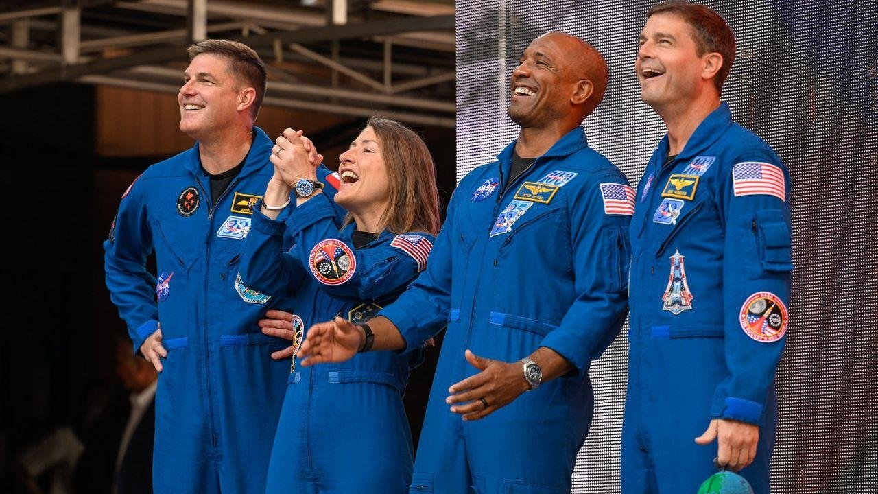 Artemis II pilot thanks NASA f...