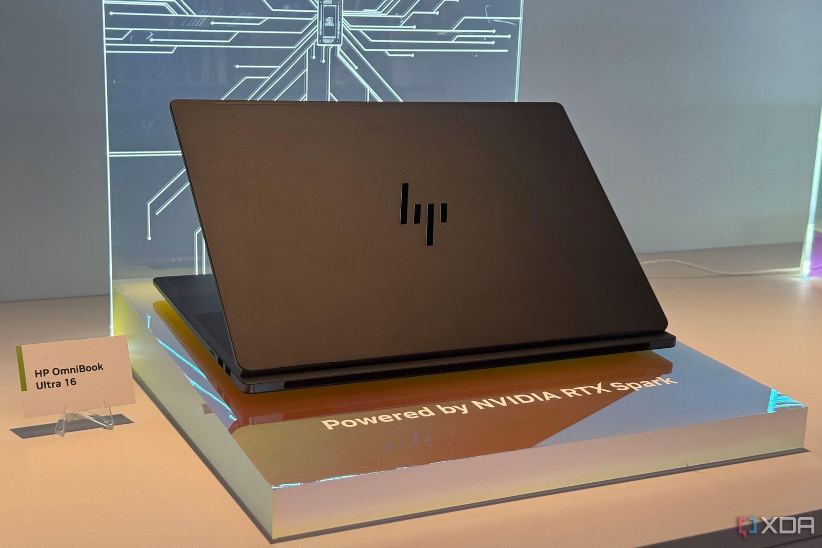 HP unveils the world's thinnes...