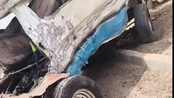 الميكروباص بقي خردة.. حادث تصادم بالطريق الأوسطي اتجاه حلوان| صور