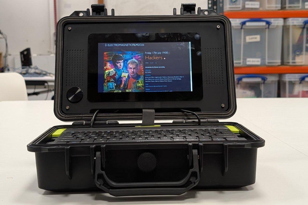 Raspberry Pi's DIY cyberdeck p...