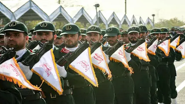 الحرس الثوري: على أمريكا مغادر...