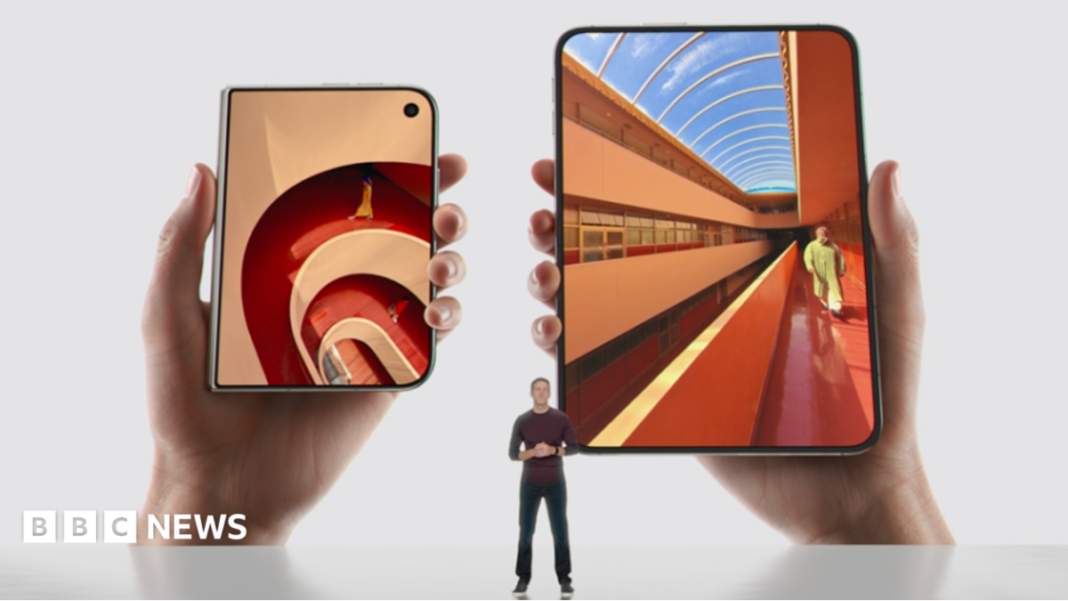 Apple unveils its first foldin...