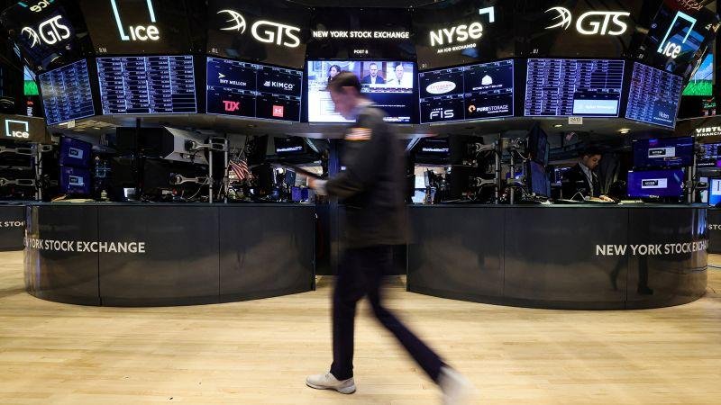 Markets digest bank earnings a...