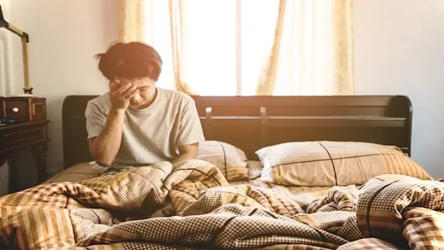 "بتصحى مخضوض وبتشرق فجأة؟".. م...