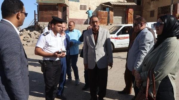 عقب تفقده المستشفى العام.. محافظ سوهاج يتدخل لإنهاء العشوائية بموقف بحي غرب