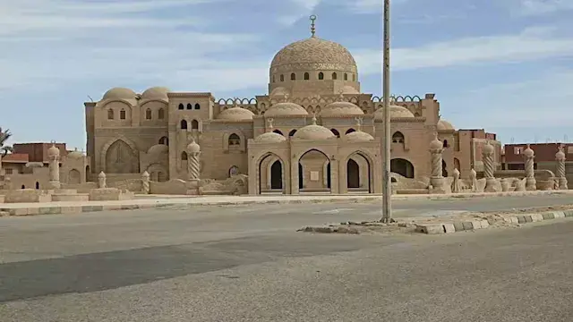 مسجد الرحمة بالجبيل درة إسلامية تتلألأ على سواحل طور سيناء -صور