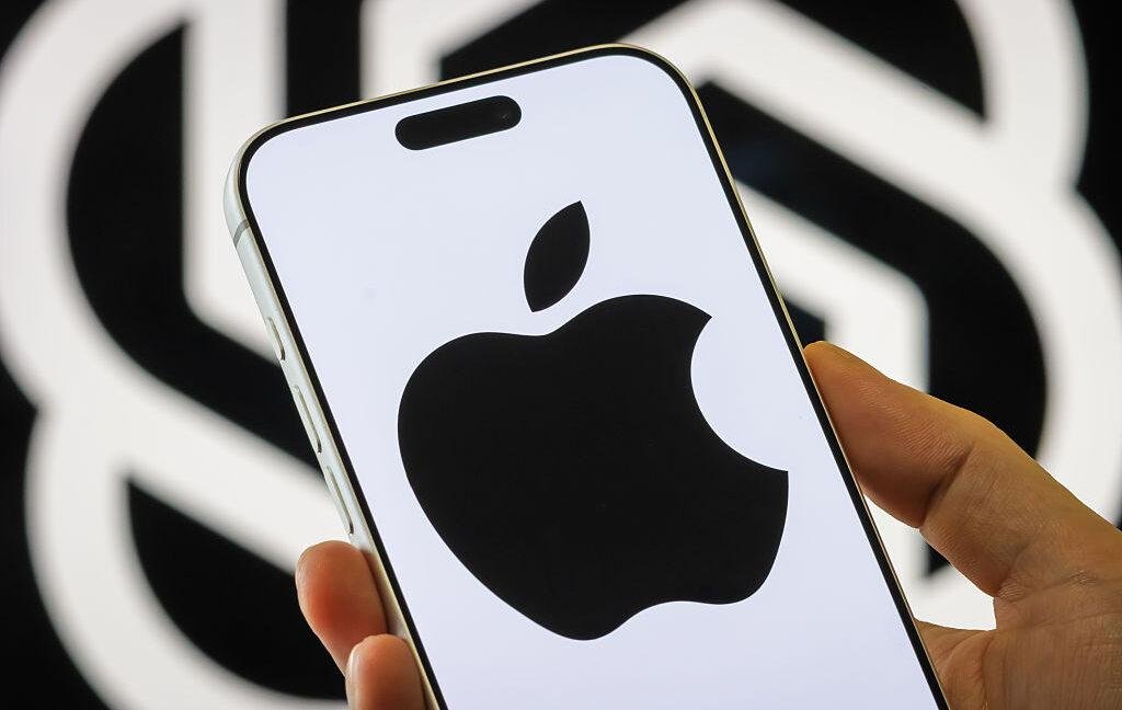 Musk drops Apple from antitrus...