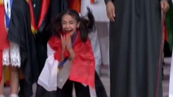 رفعت اسم مصر عاليا.. وزير التعليم يهنئ الطالبة ميار عثمان بفوزها بلقب بطل تحدي القراءة العربي