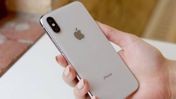 أبل تدرج هاتف iPhone X رسميا ف...