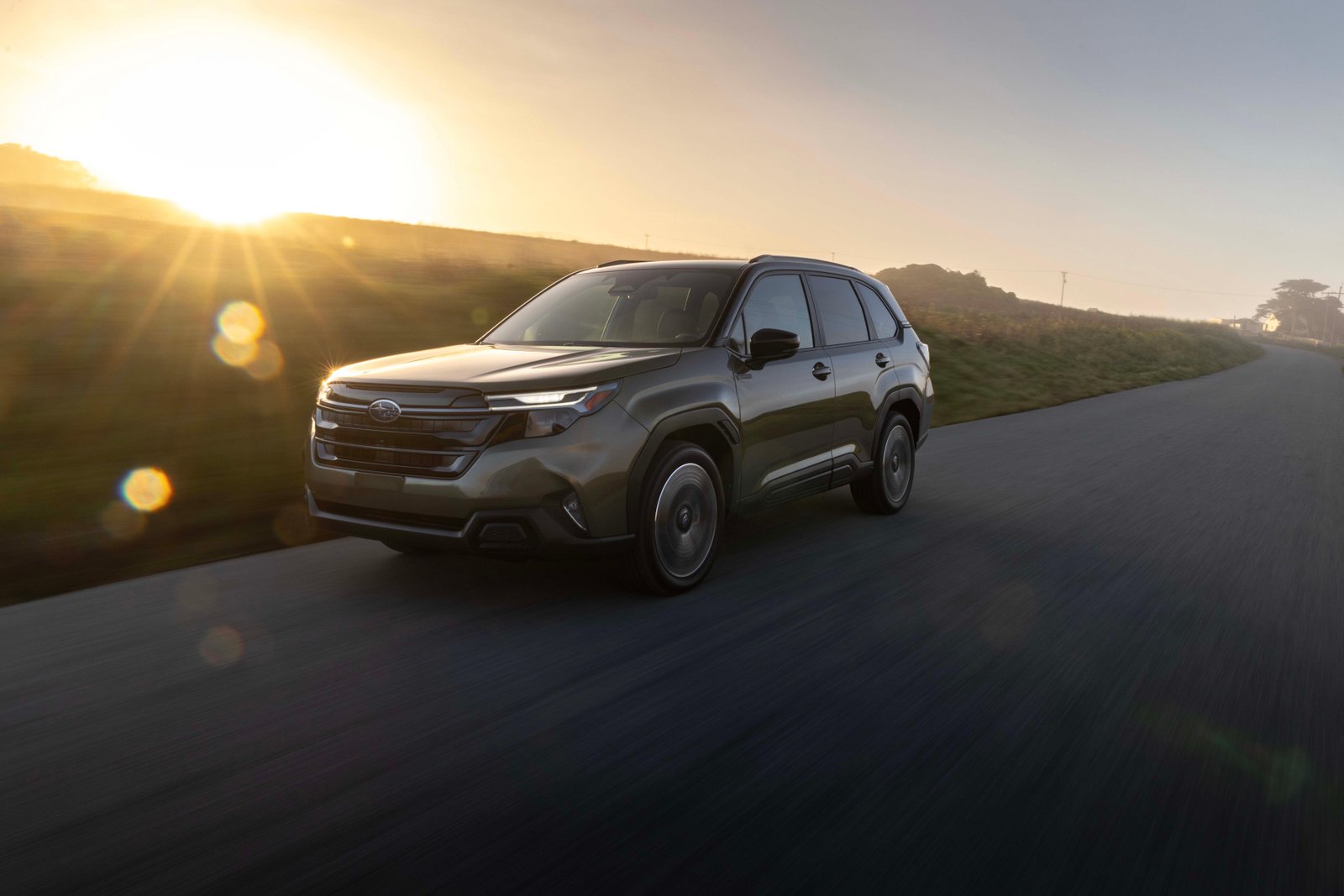 This hybrid SUV gives you stan...