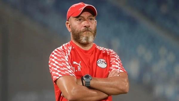 وائل رياض يسير على خطى الجوهري وشحاتة.. إشادة من إسلام صادق بعد إنجاز منتخب الشباب