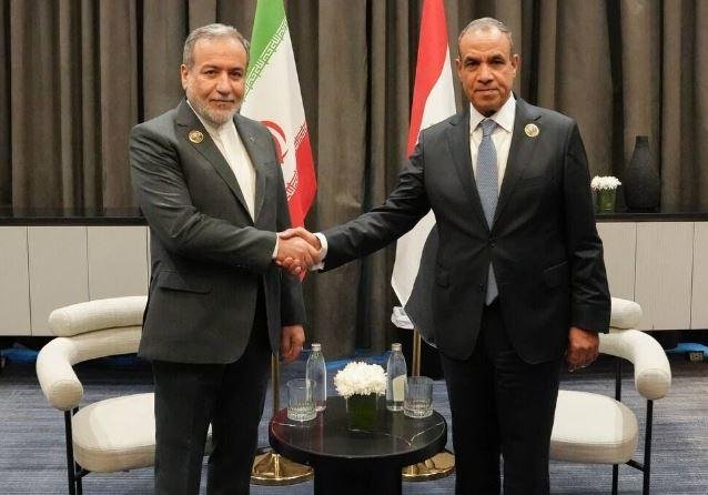 وزير الخارجية يلتقي نظيره الإيراني على هامش اجتماع منظمة التعاون الإسلامي