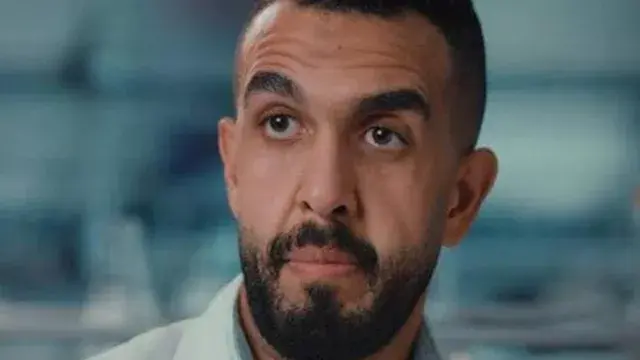 وفاة والدة كريم سامي مؤلف مسلس...