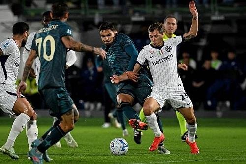 إنتر ميلان يفوز على فينيزيا في الوقت القاتل بالدوري الإيطالي
