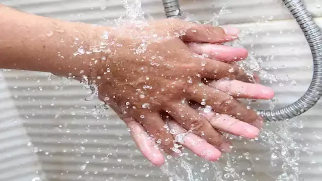مركز الأزهر يوضح أحكام غسل الج...