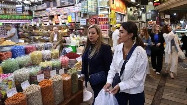 إيران تتصدع تحت حصار ترامب الصامت.. "الإفلاس وشيك" والأسواق خاوية