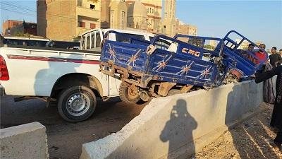 إصابة 3 أشخاص إثر تصادم تروسيكل وسيارة ربع نقل أمام كوبري بنهو في سوهاج