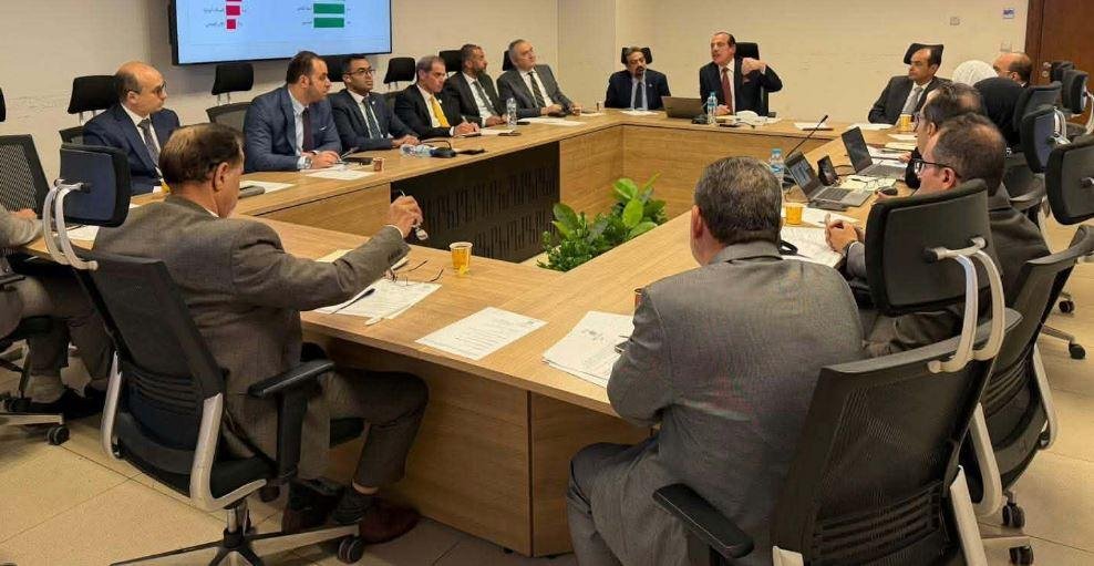 نائب وزير الصحة يناقش تطوير منظومة التدريب الطبي وضوابط توزيع وترقية أعضاء المهن الطبية