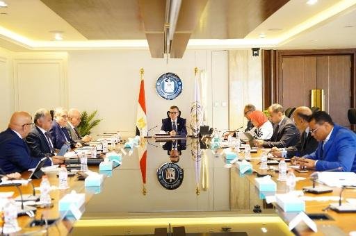 وزير التخطيط يترأس اجتماعا لبحث الاستغلال الأمثل لأصول بنك الاستثمار القومي الناتجة عن تسوية التشابكات المالية