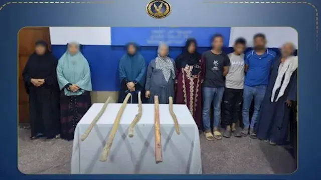 سيدات ورجال في معركة دامية بالعصي بسبب مشاكل الجيرة في أبشواي