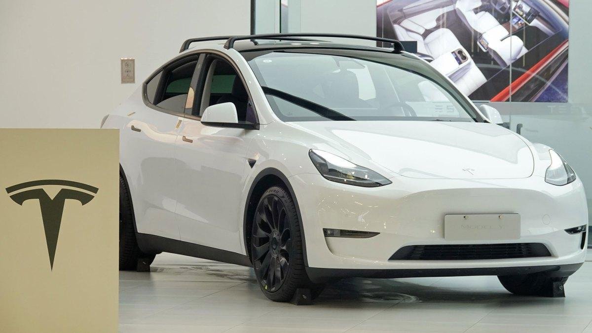 Tesla recalls 3 million cars a...