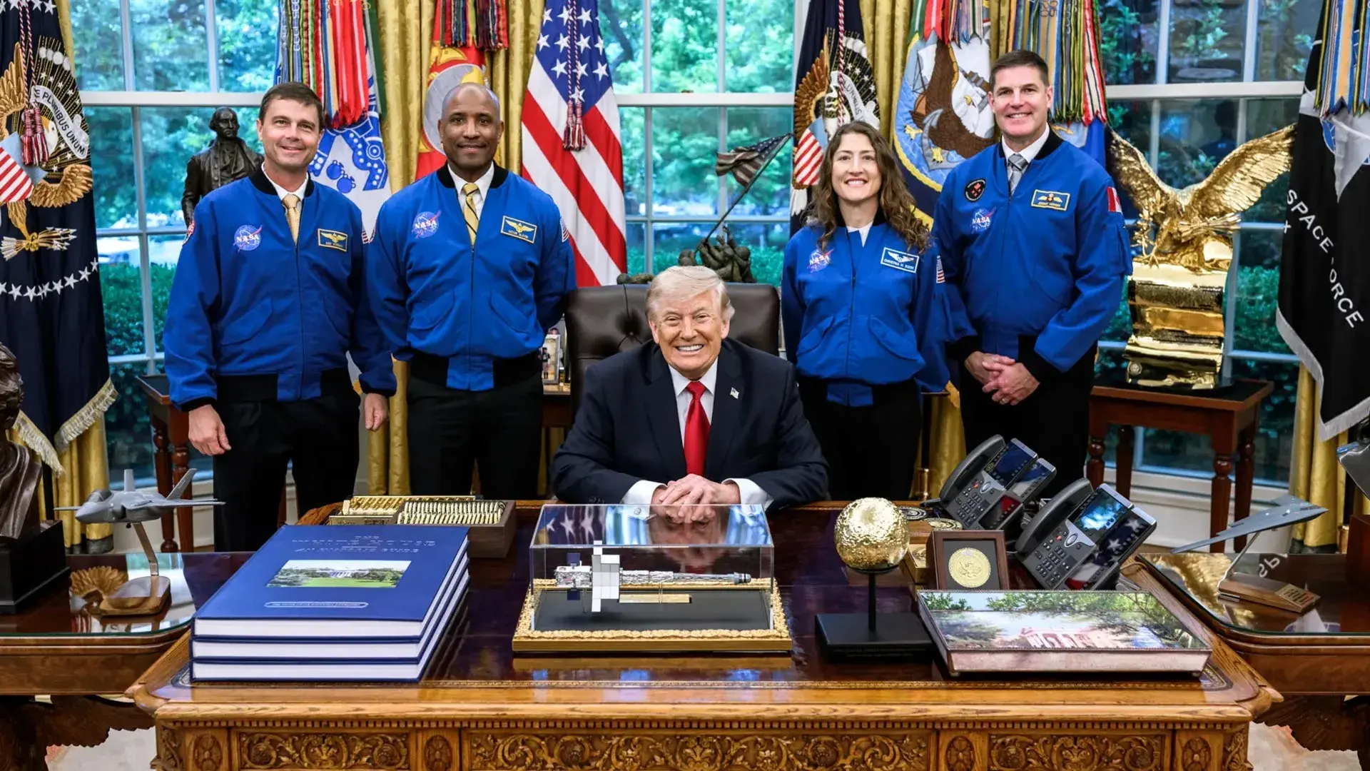 Trump to award Congressional S...