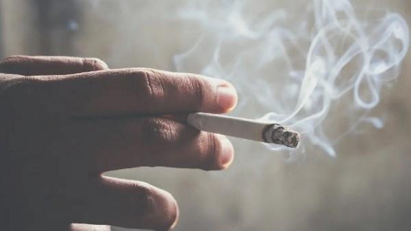 هل تلوث الهواء يسبب سرطان الرئة لغير المدخنين؟.. طبيب يفجر مفاجأة