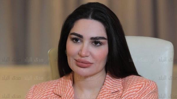 خلاف على سلة قمامة.. المذيعة سارة نخلة تتهم جارتها بالاعتداء عليها في أكتوبر