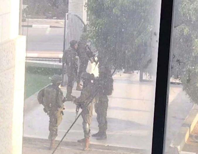 الاحتلال يقتحم مقر الهلال الأحمر ومستشفى الشهيد ياسر عرفات في سلفيت بالضفة