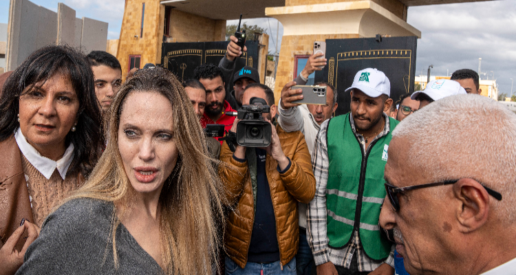 أنجلينا جولي تزور الجانب المصري من معبر رفح دعمًا لمرضى غزة