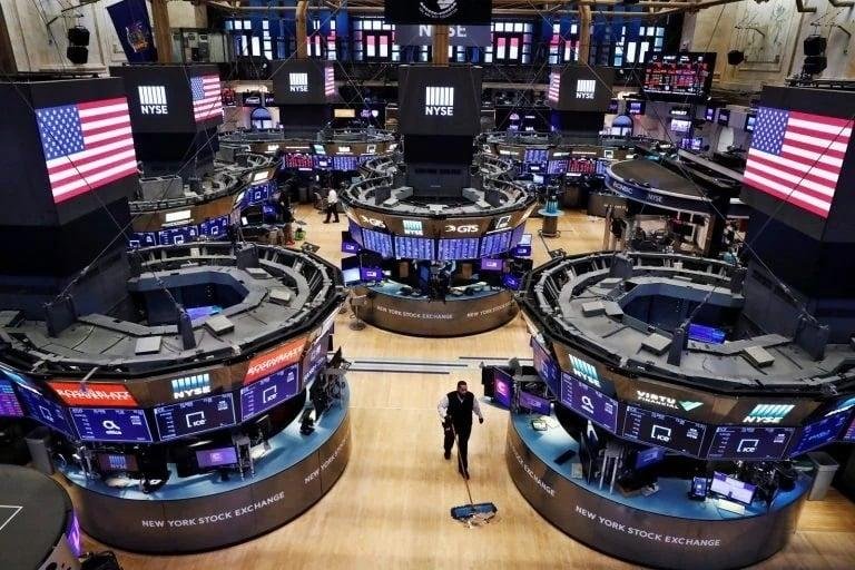 إغلاق الأسهم الأمريكية على مستويات قياسية جديدة